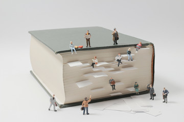 乒乓球正手平击发球的要点是什么？