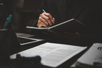 乒乓球正手平击发球的要点是什么？