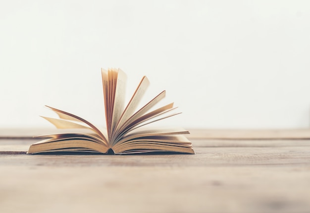 乒乓球正手平击发球的要点是什么？